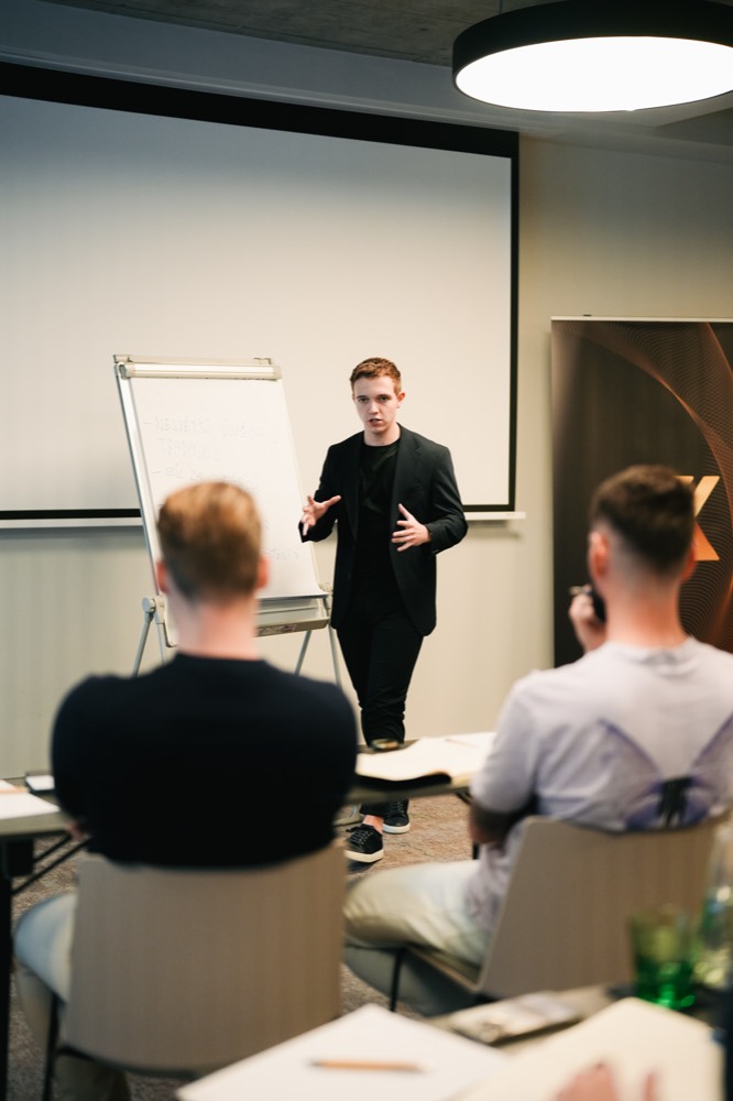 Lifestyle event — tým mimo obrazovky